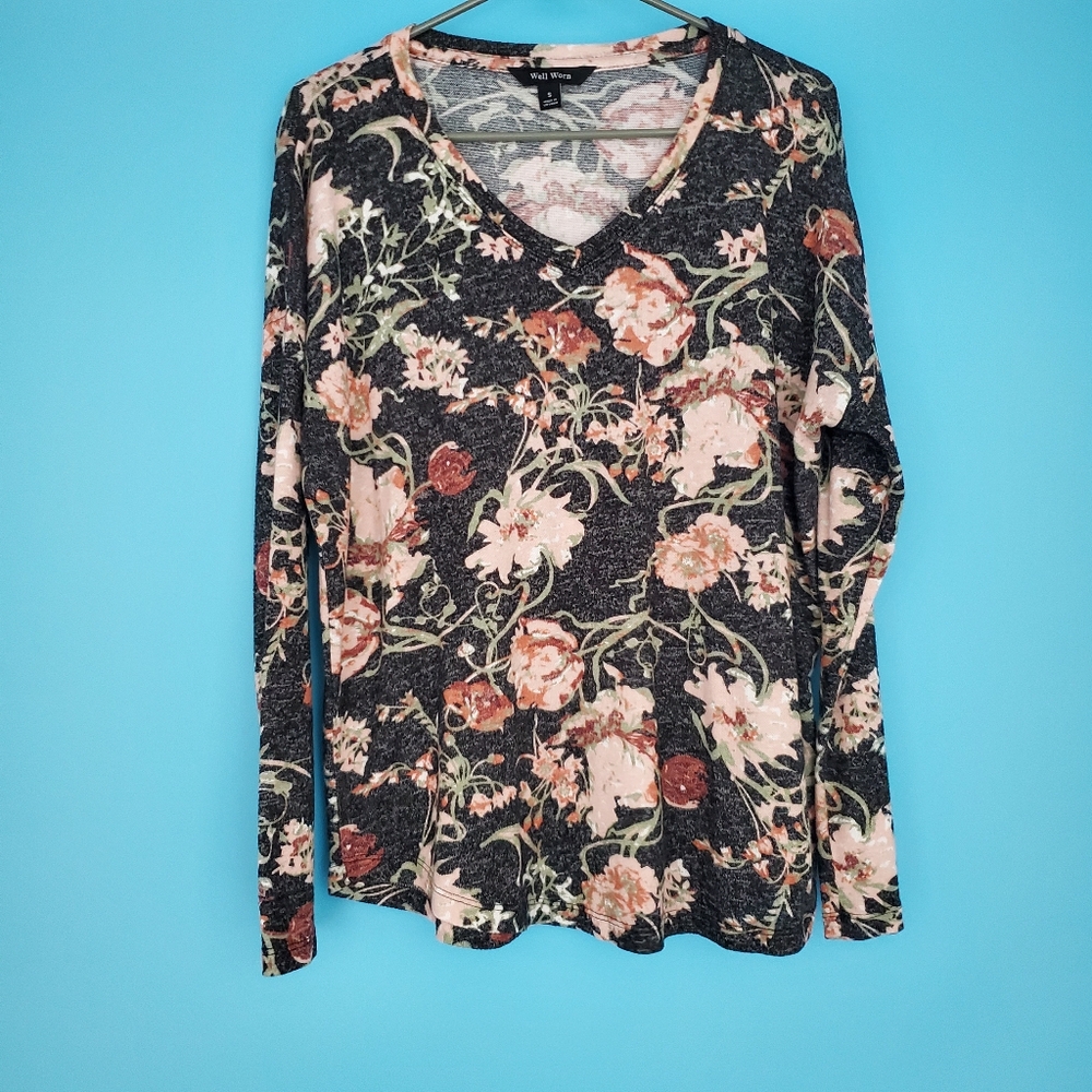 Well Worn Blouse Size Small Long Sleeve Floral Soft Knit
